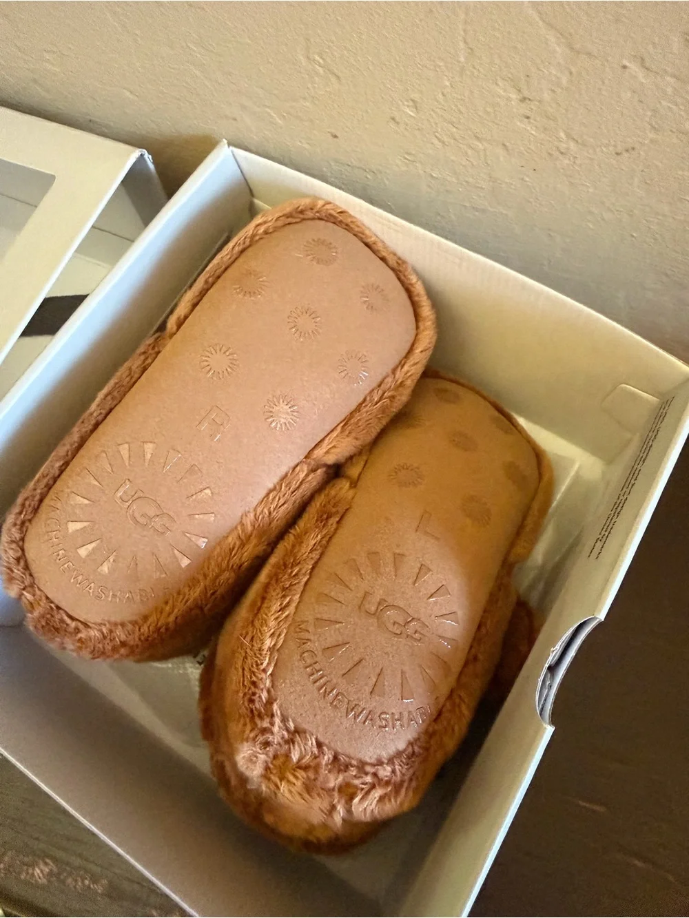 UGG Bixbee Booties Size 4/5 - Chestnut Tan